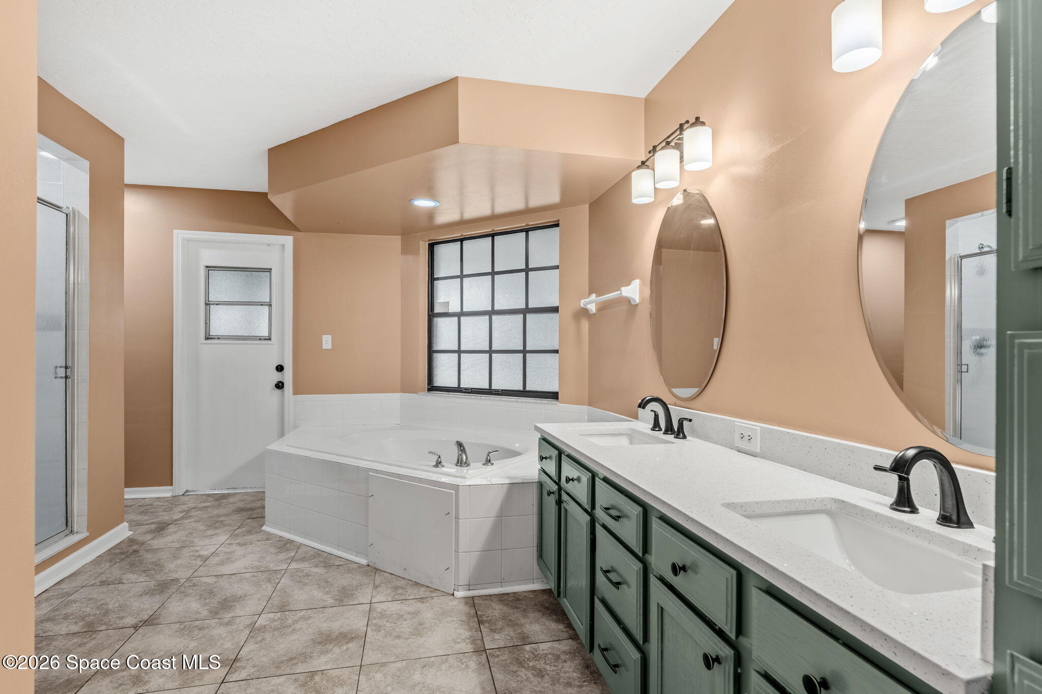 950 Whisperpine Drive Melbourne, FL 32901 - Photo 21 of 51 Primary Bath