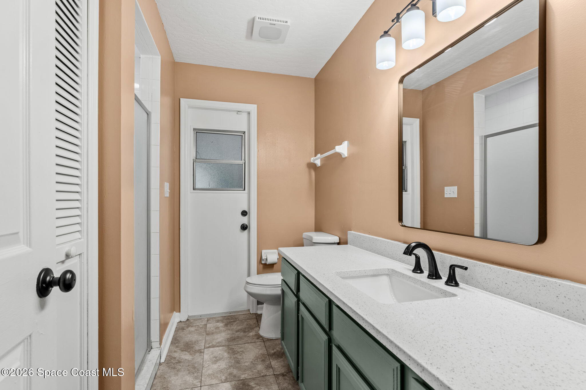 950 Whisperpine Drive Melbourne, FL 32901 - Photo 30 of 51 Guest Bath