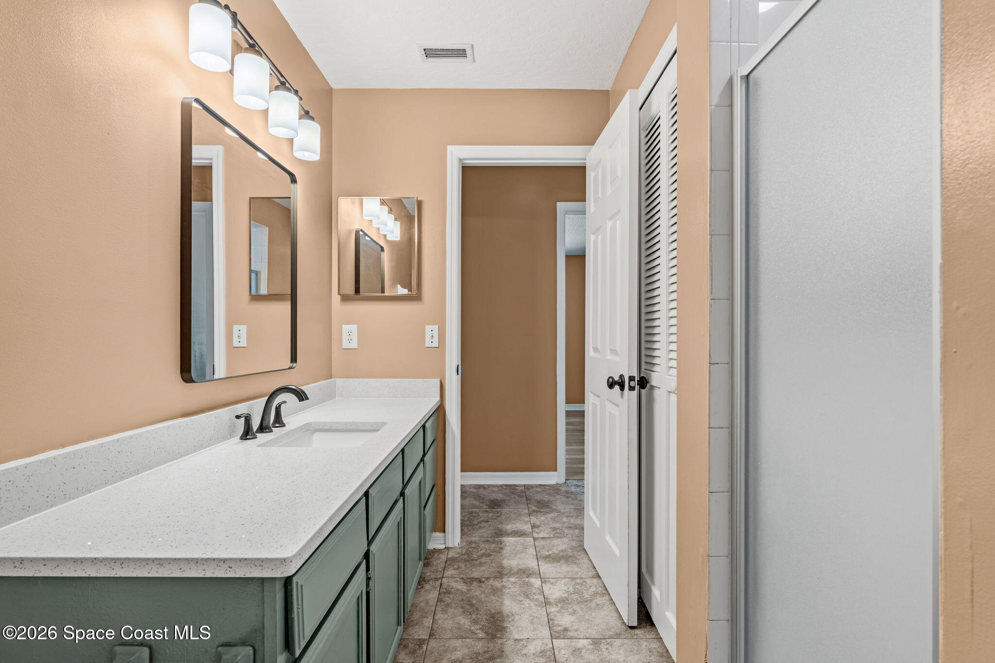 950 Whisperpine Drive Melbourne, FL 32901 - Photo 31 of 51 Guest Bath