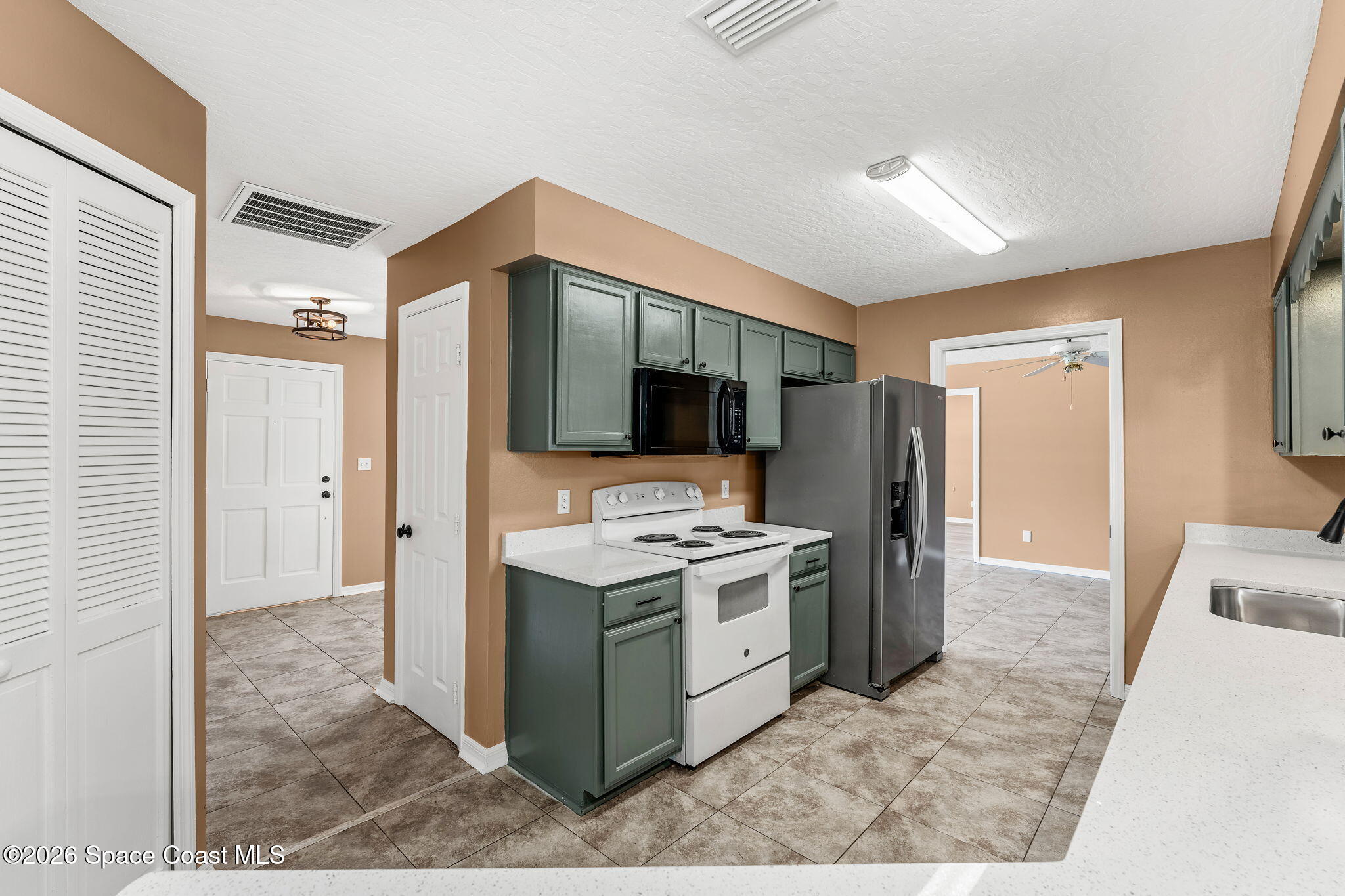 950 Whisperpine Drive Melbourne, FL 32901 - Photo 9 of 51 Kitchen