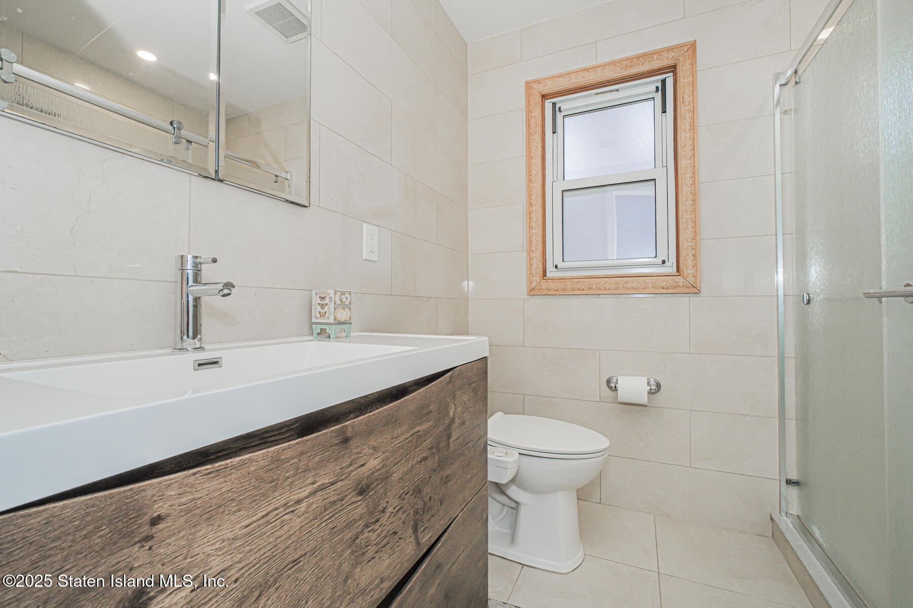 125 Ridgecrest Avenue Staten Island, NY 10312 - Photo 13 of 24 Photo Aug 26 2025, 11 58 08 PM