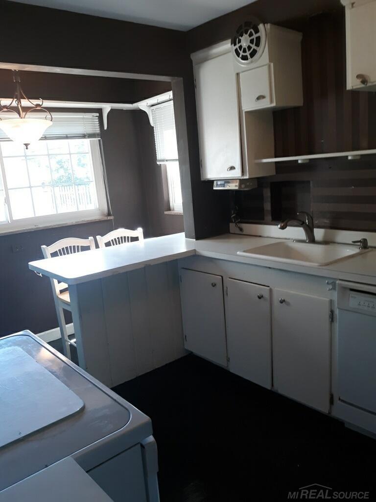 1728 Hampton Road Grosse Pointe Woods, MI 48236 - Photo 7 of 8