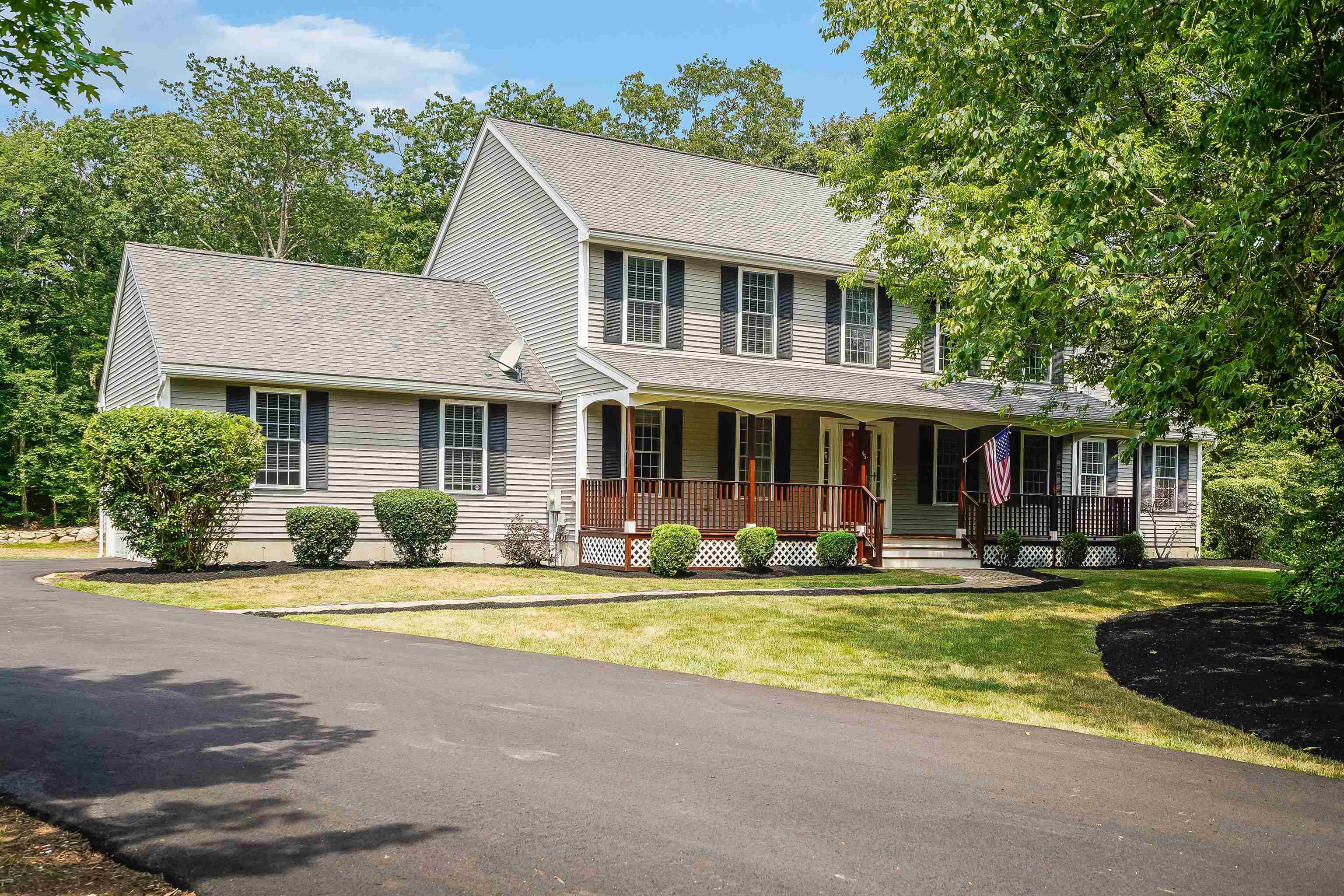 45 Auburn Road Londonderry, NH 03053 - Photo 1 of 40 Gallery Image 1