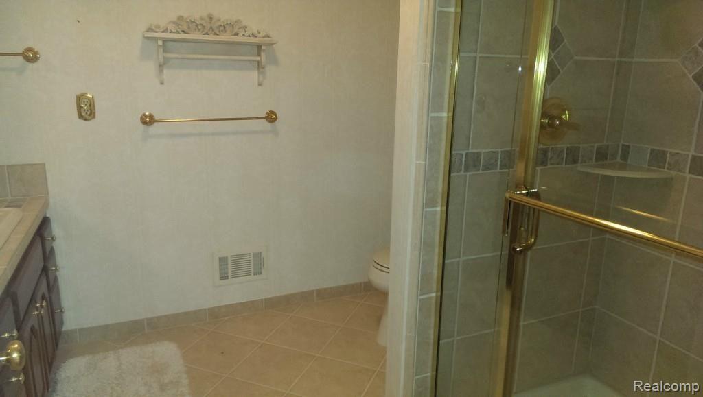 1325 East Fairview Lane Rochester, MI 48306 - Photo 24 of 35 Master Bath