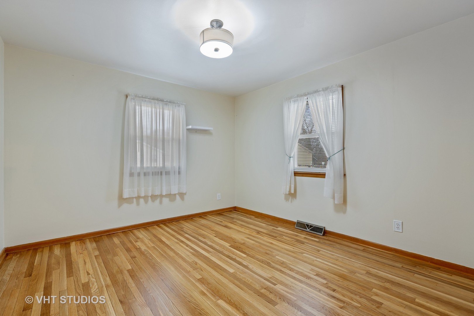 1650 Pine Bluff Road Morris, IL 60450 - Photo 5 of 11 an empty room with wooden floor and windows