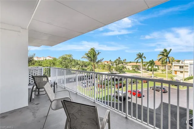 $399,900 | 60 West Pelican Street, Unit 401, Naples, FL 34113