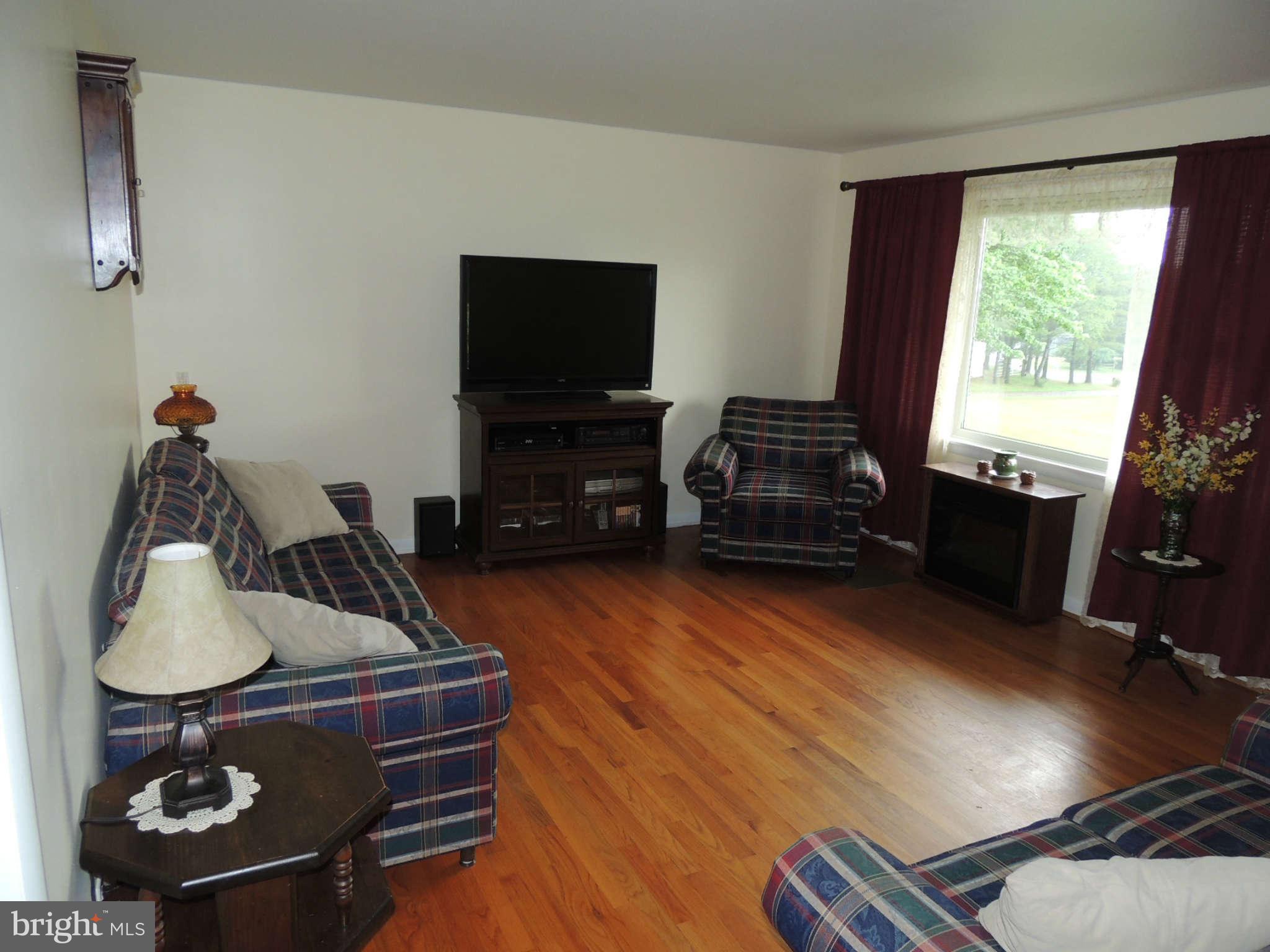 8441 Woodville Road Mount Airy, MD 21771 - Photo 4 of 24 Living Room
