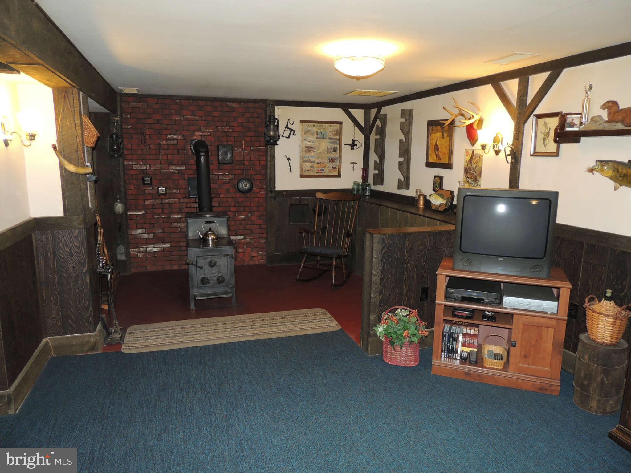 8441 Woodville Road Mount Airy, MD 21771 - Photo 10 of 24 Family Room