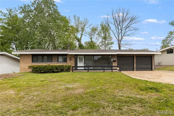 $169,900 | 2325 Allen Drive, Florissant, MO 63033