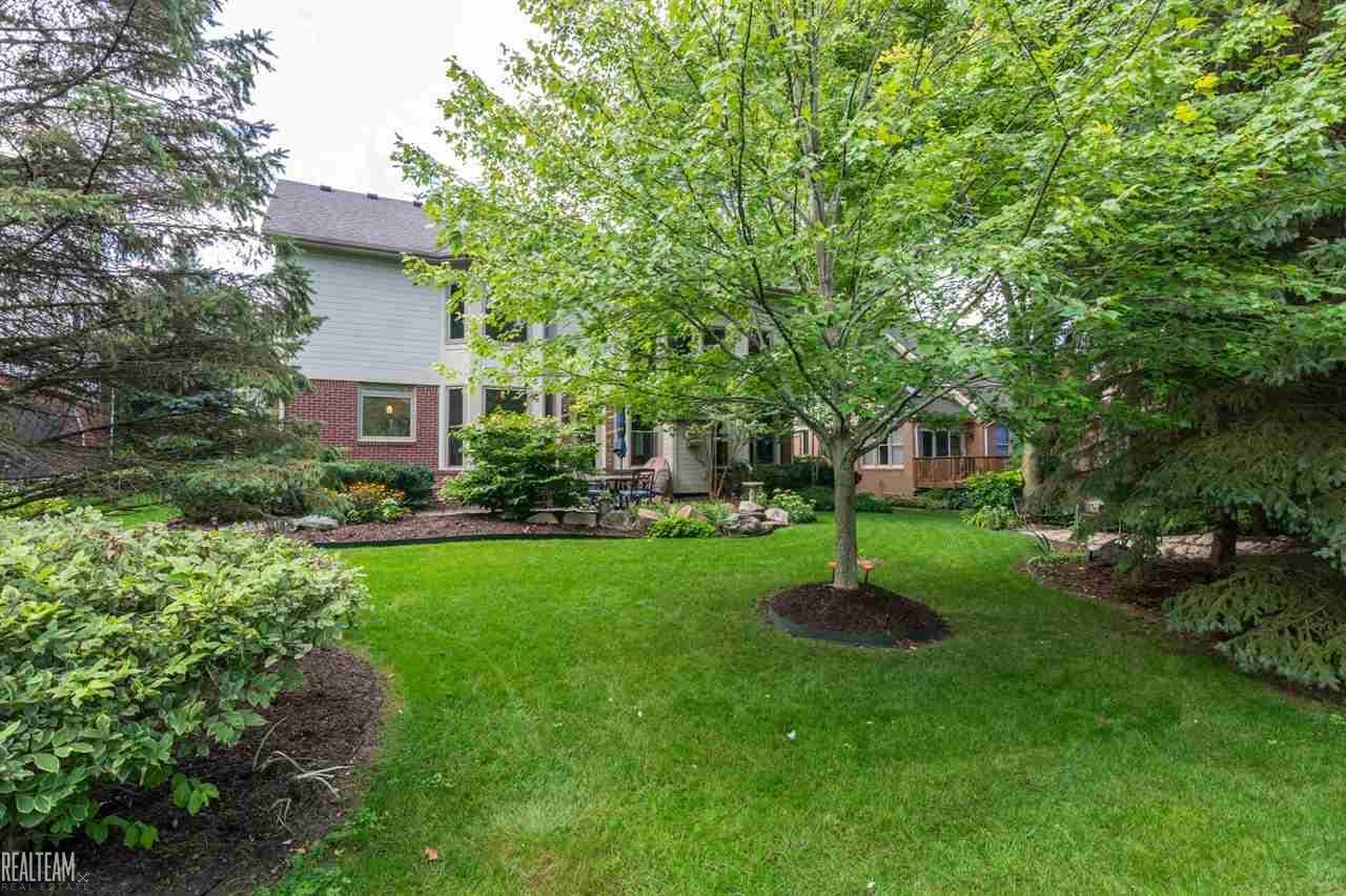 1052 Chesapeake Rochester, MI 48307 - Photo 46 of 54 31358980-47.JPG