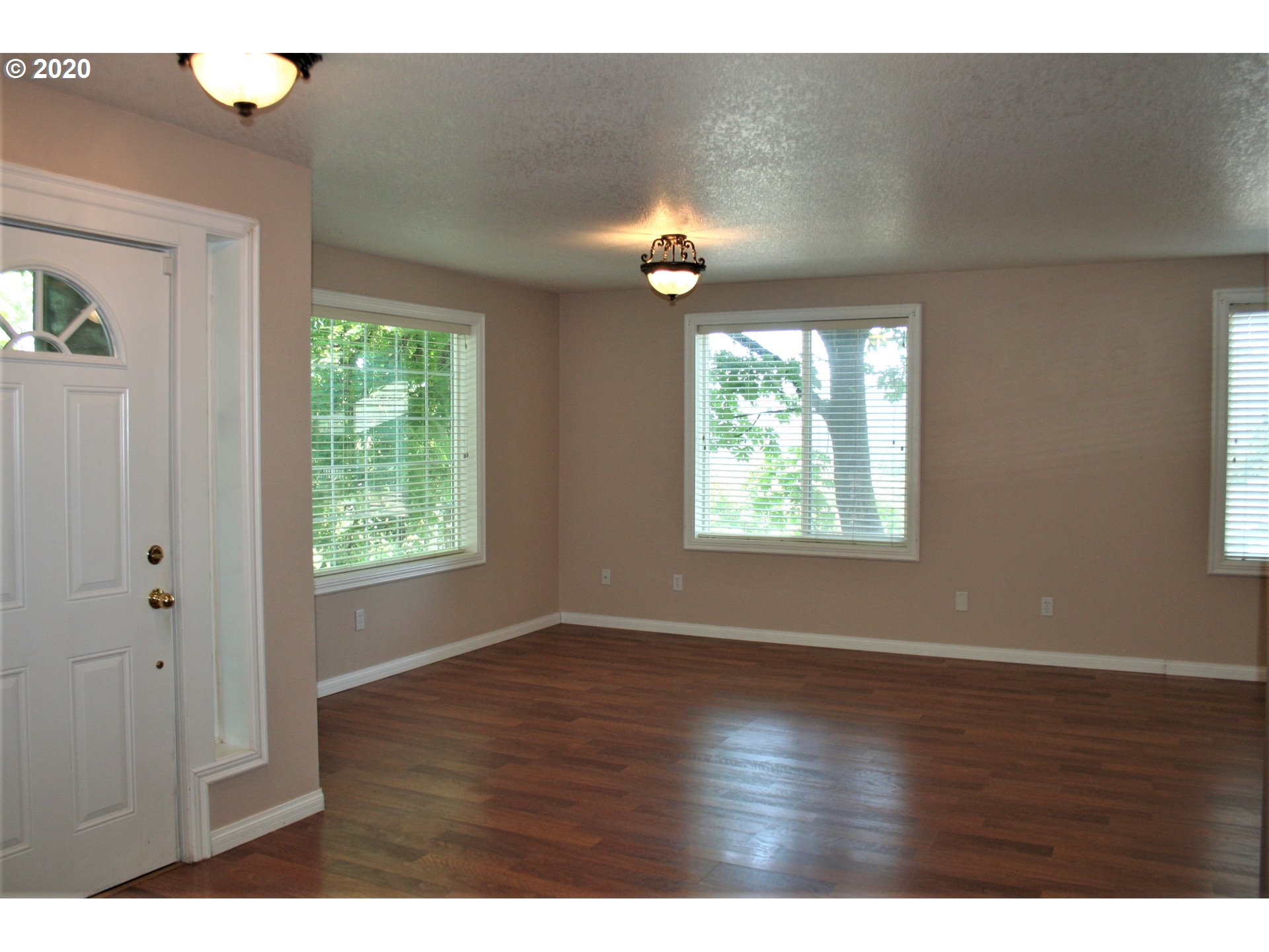 901 South 72nd Street Springfield, OR 97478 - Photo 3 of 16