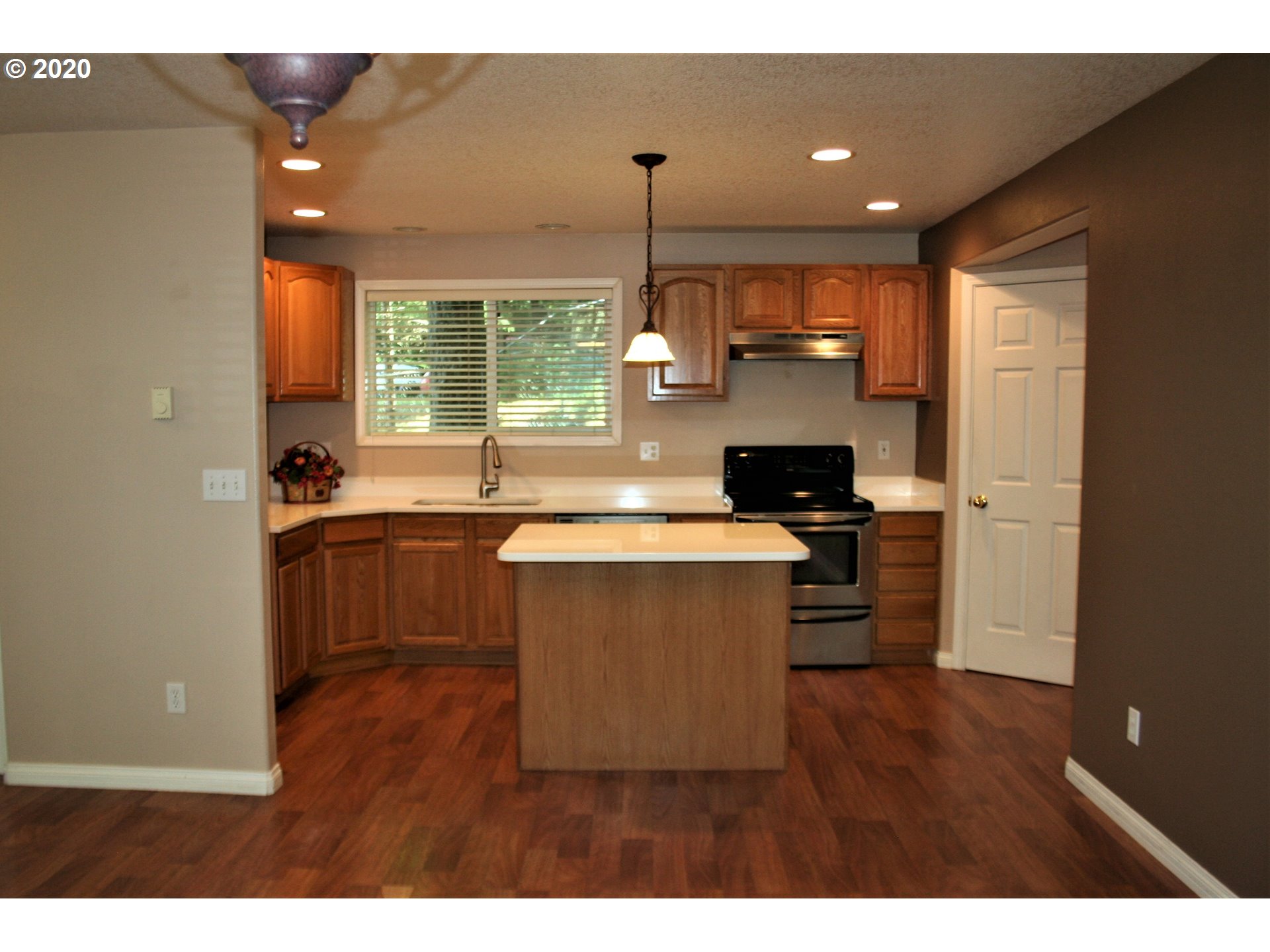 901 South 72nd Street Springfield, OR 97478 - Photo 6 of 16