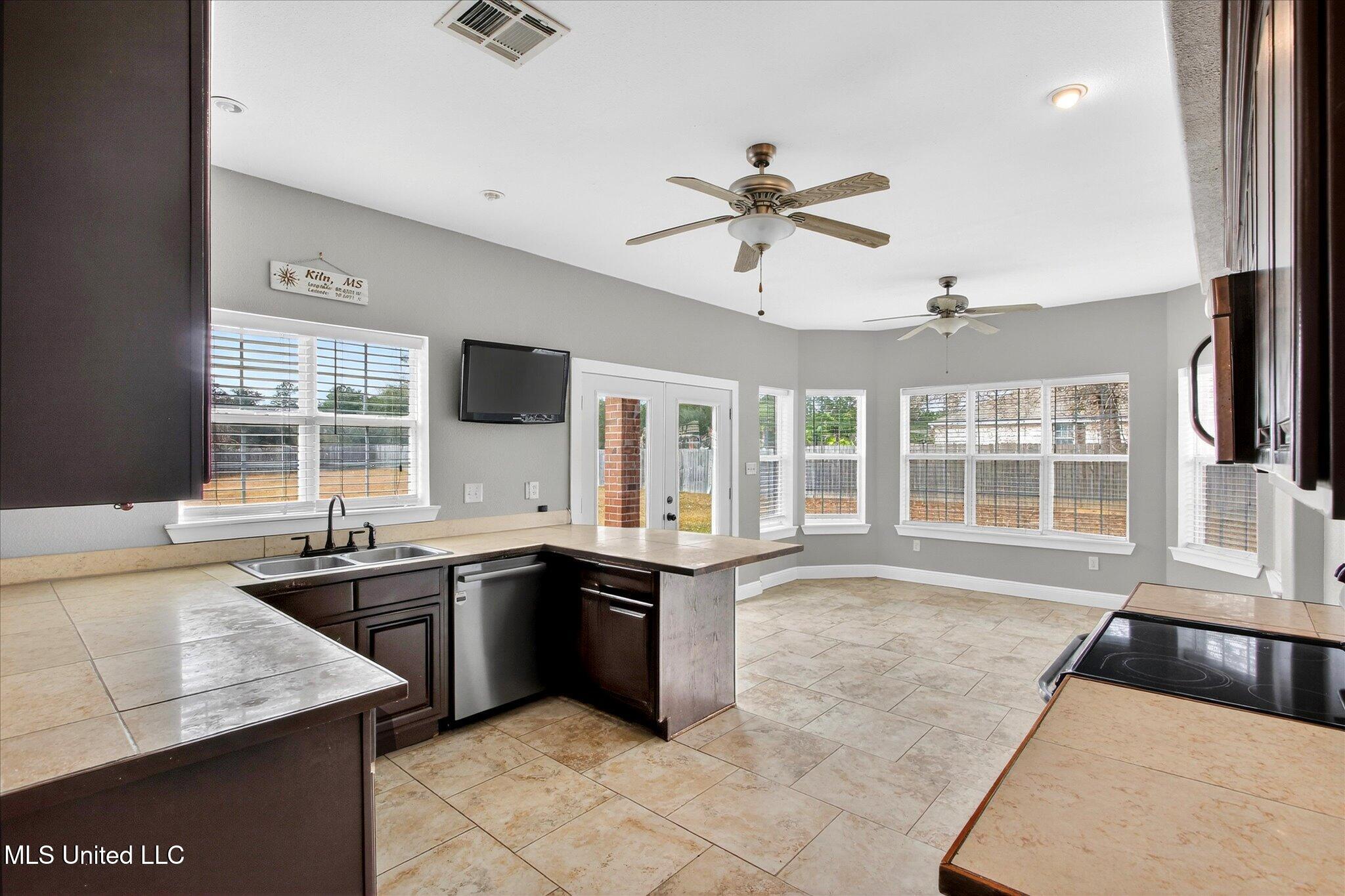 17161 Fenton Dedeaux Road Kiln, MS 39556 - Photo 5 of 29 11-010_IMG_0284