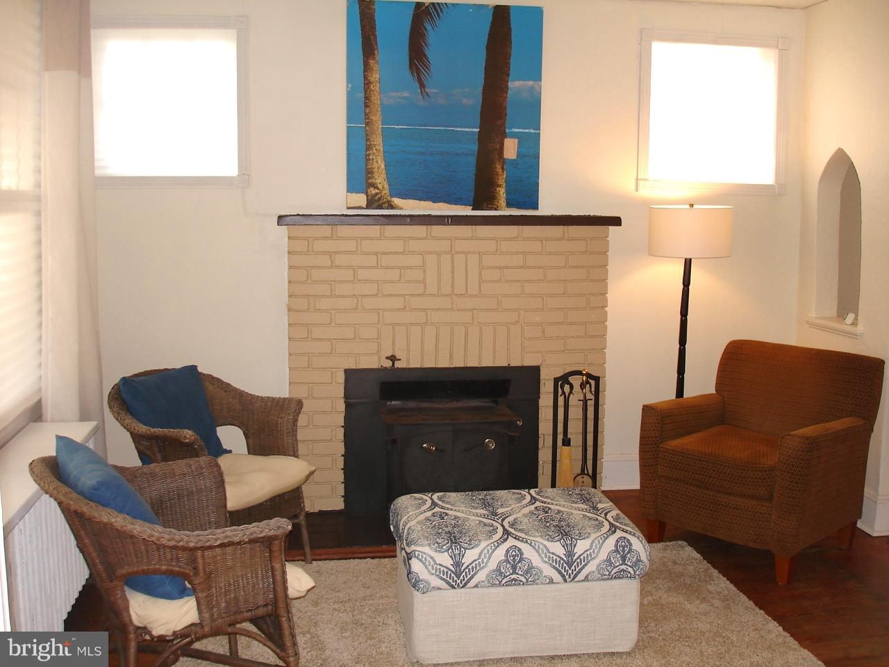 1805 Portship Road Baltimore, MD 21222 - Photo 3 of 27 Living Room