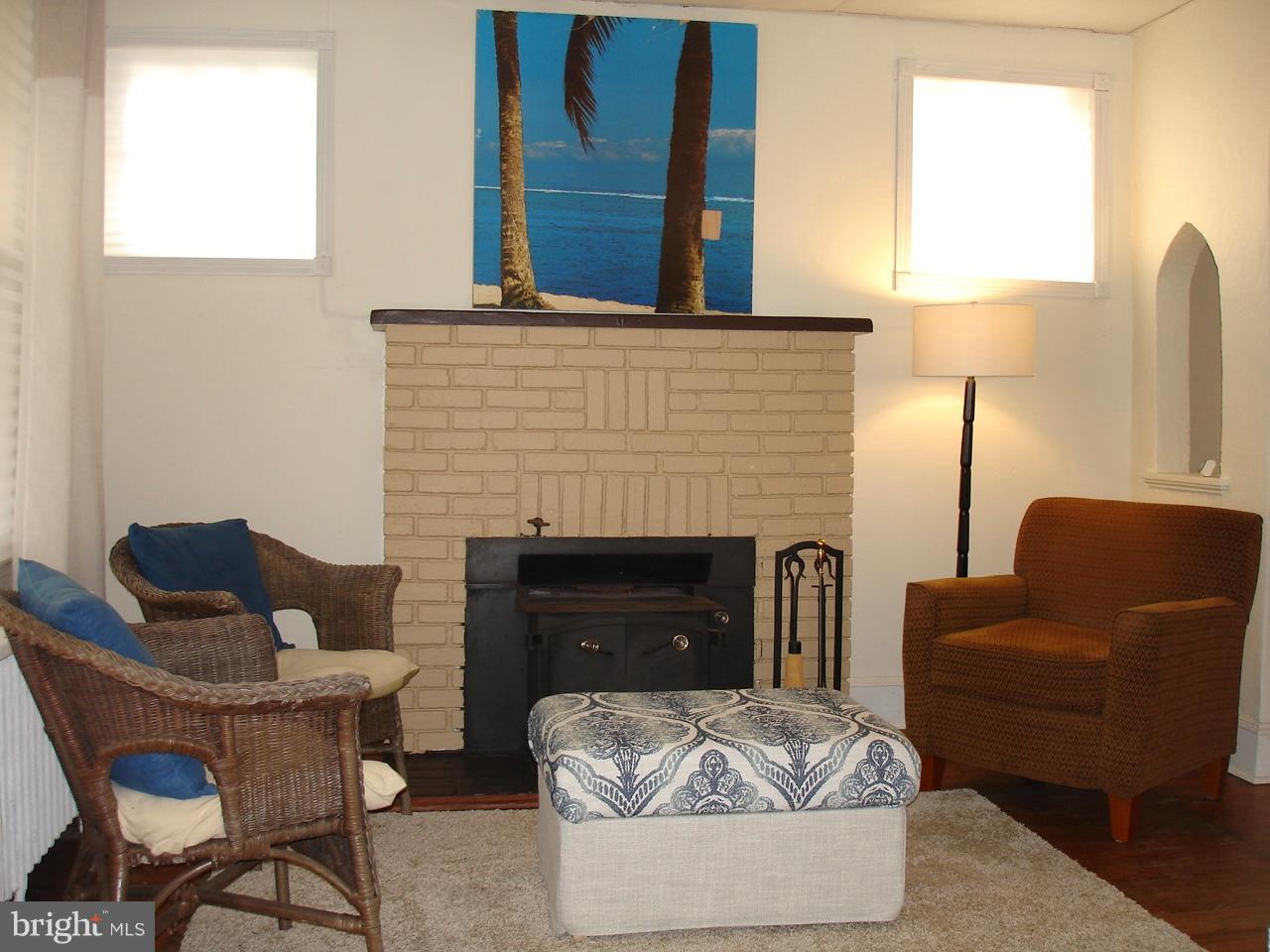 1805 Portship Road Baltimore, MD 21222 - Photo 22 of 27 Living Room