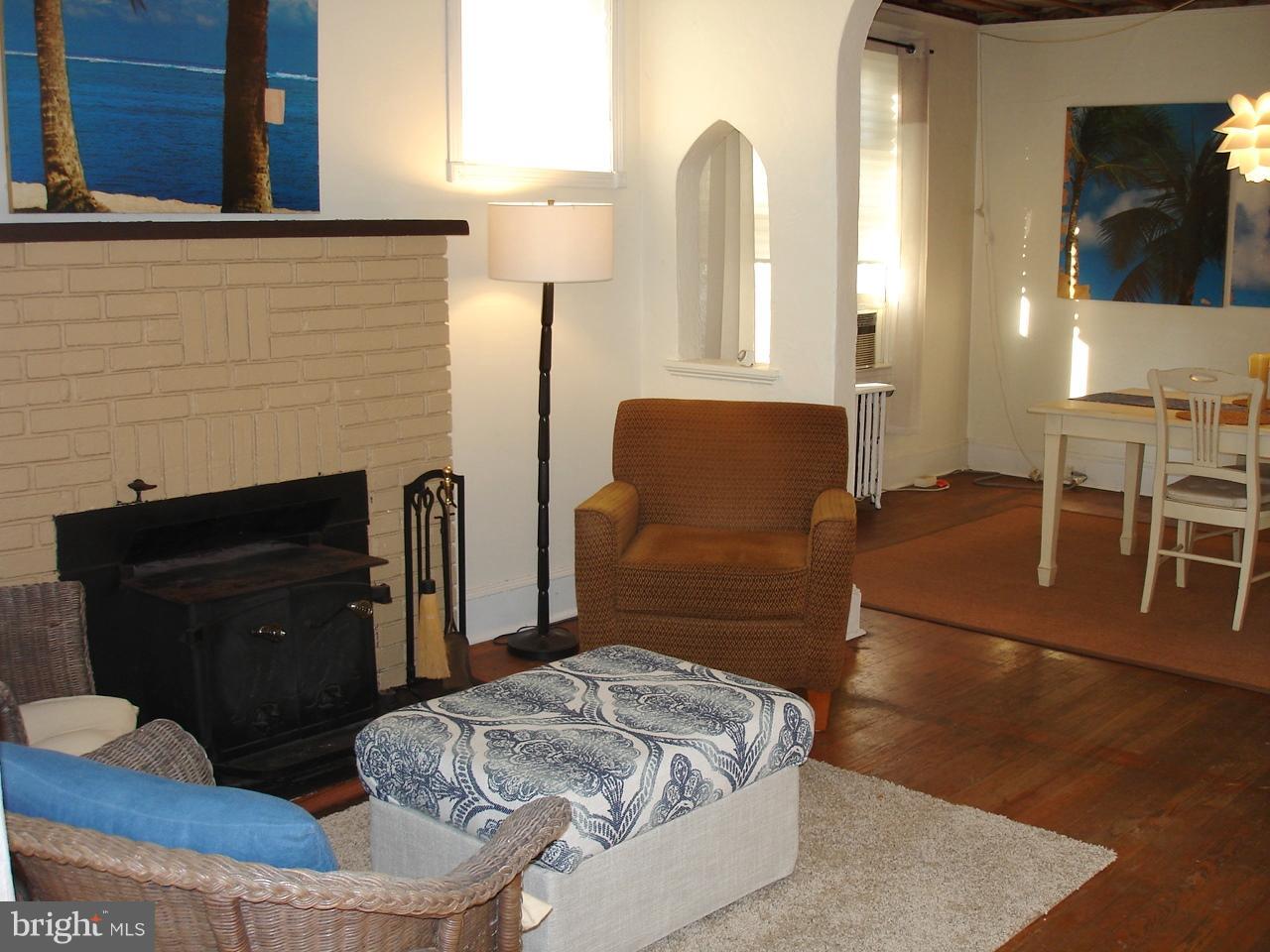 1805 Portship Road Baltimore, MD 21222 - Photo 25 of 27 Living Room