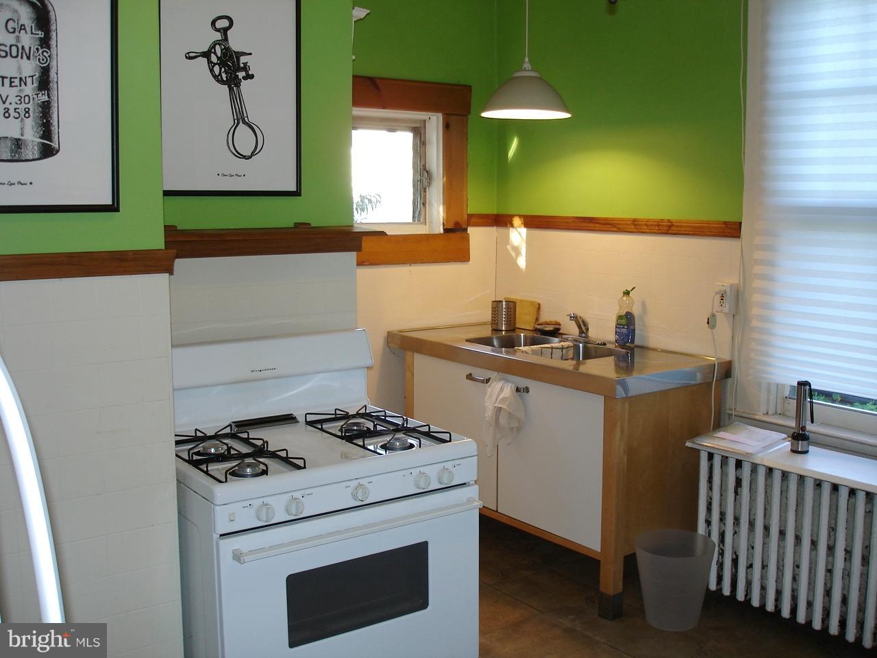 1805 Portship Road Baltimore, MD 21222 - Photo 4 of 27 Kitchen