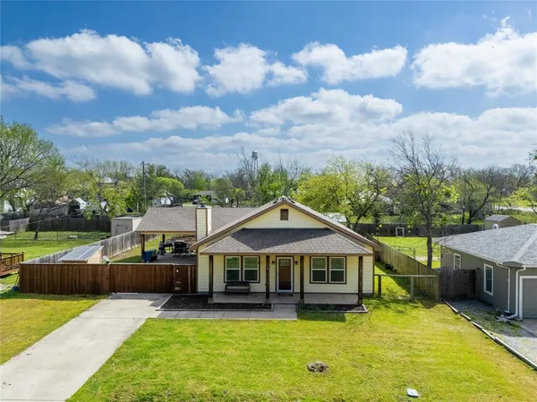 $300,000 | 105 South 6th Street, Celeste, TX 75423