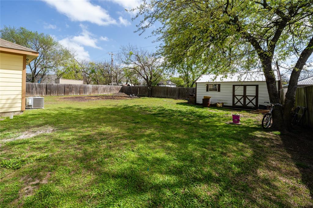 105 South 6th Street Celeste, TX 75423 - Photo 22 of 34 a backyard of a house with table and chairs
