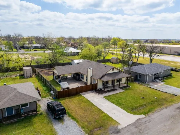 $300,000 | 105 South 6th Street, Celeste, TX 75423