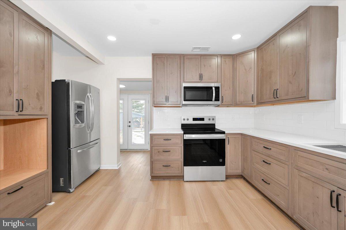 9932 Kelly Road Frederick, MD 21701 - Photo 23 of 74 a kitchen with stainless steel appliances a refrigerator stove and microwave