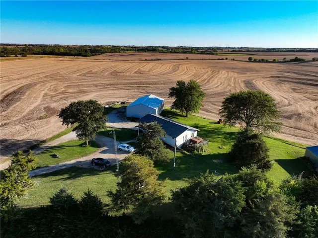 $525,000 | 1277 200th Street, Hiawatha, KS 66434