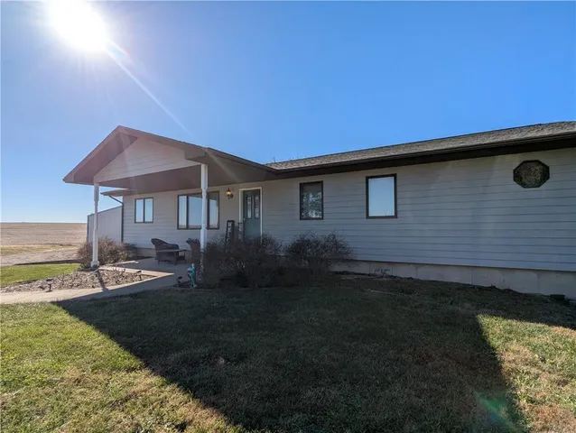 $525,000 | 1277 200th Street, Hiawatha, KS 66434