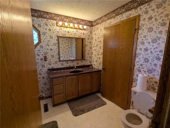 $525,000 | 1277 200th Street, Hiawatha, KS 66434