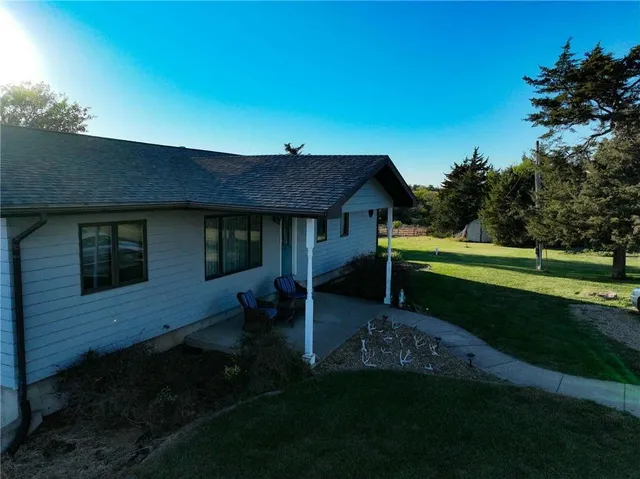 $525,000 | 1277 200th Street, Hiawatha, KS 66434