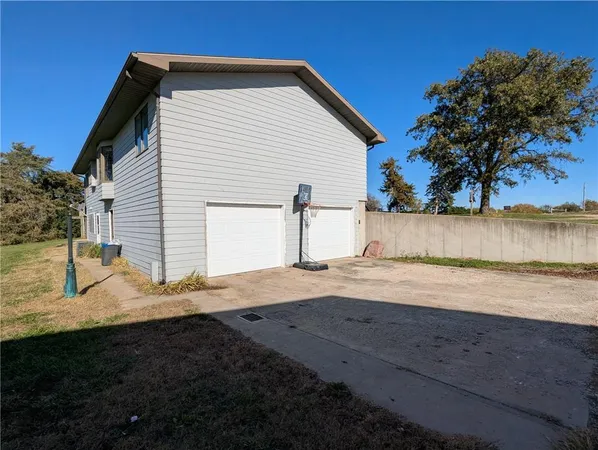 $525,000 | 1277 200th Street, Hiawatha, KS 66434