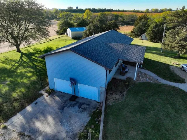 $525,000 | 1277 200th Street, Hiawatha, KS 66434