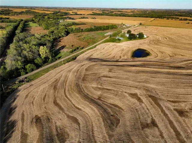 $525,000 | 1277 200th Street, Hiawatha, KS 66434