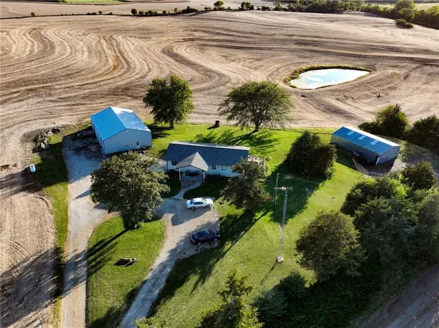 $525,000 | 1277 200th Street, Hiawatha, KS 66434