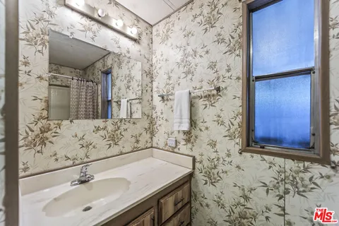 $145,000 | 6545 Wilbur Avenue, Unit 18, Reseda, CA 91335