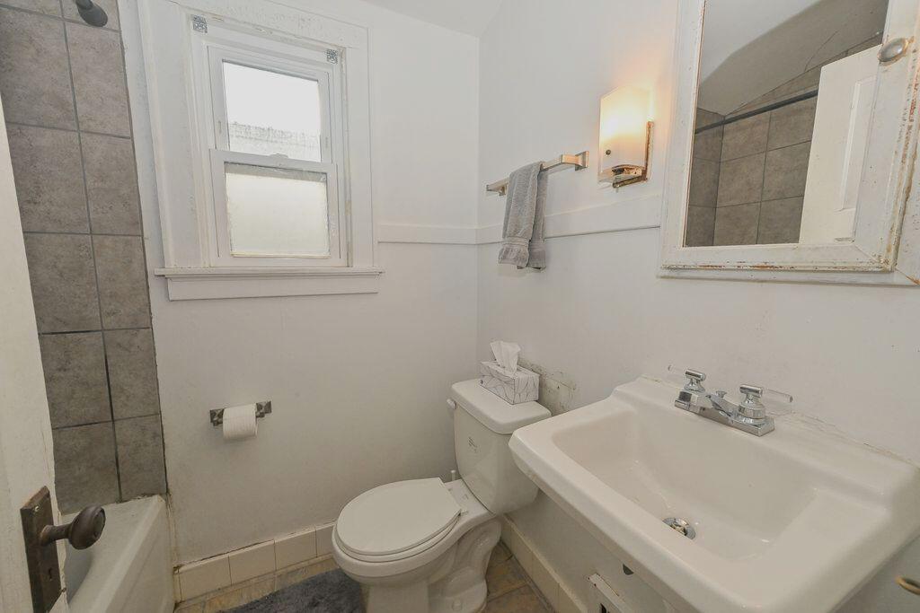 2001 South 90th Street West Allis, WI 53227 - Photo 17 of 25 Full Bathroom Upper Unit