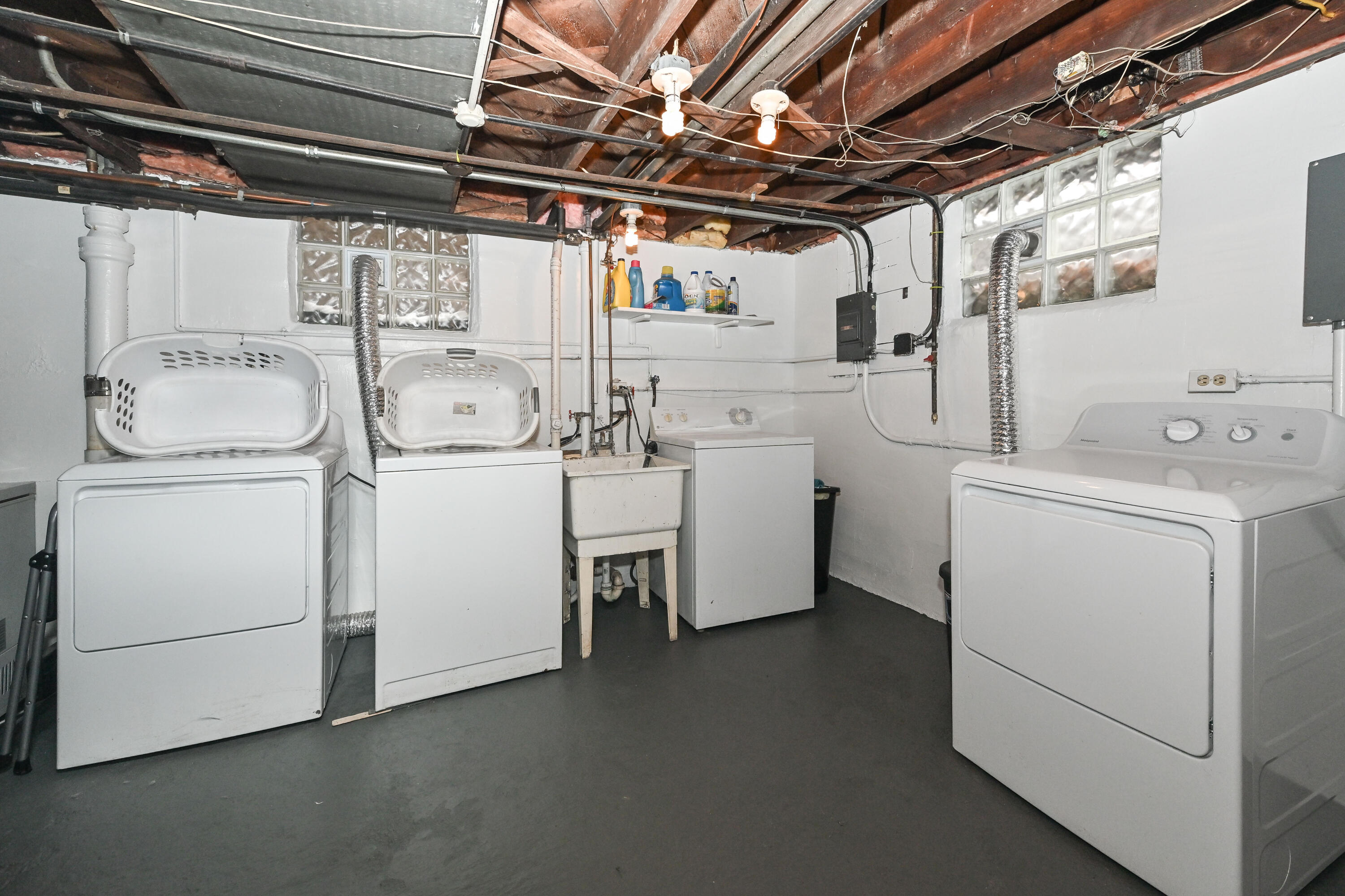 2001 South 90th Street West Allis, WI 53227 - Photo 19 of 25 Basement Washer Dryers
