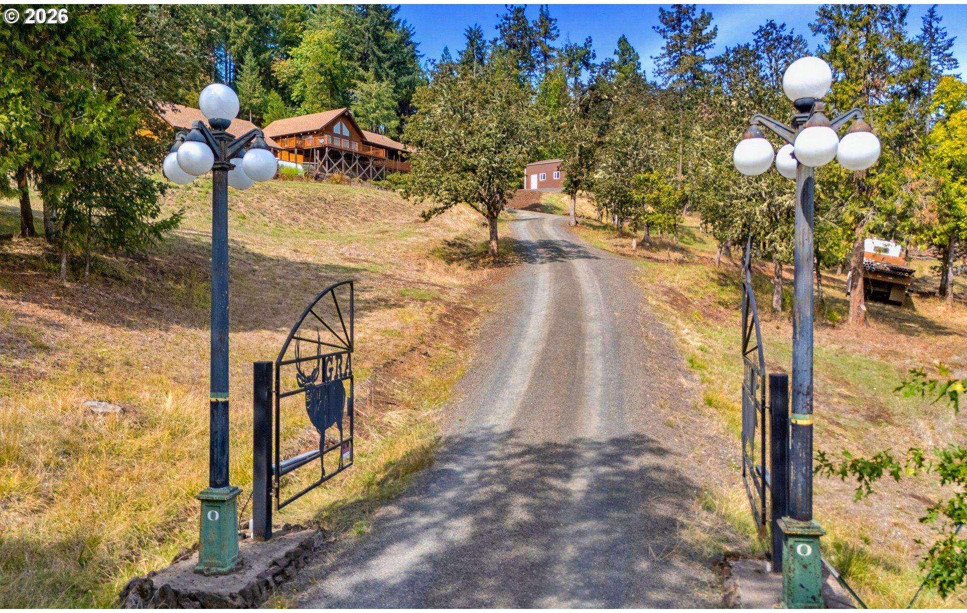 88623 Whitsell Lane Springfield, OR 97478 - Photo 4 of 46 Driveway