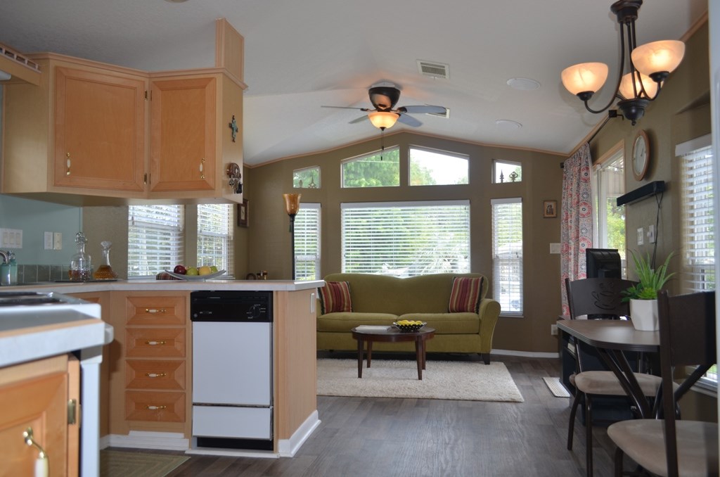 237 Defuniak Loop Lillian, AL 36549 - Photo 8 of 34