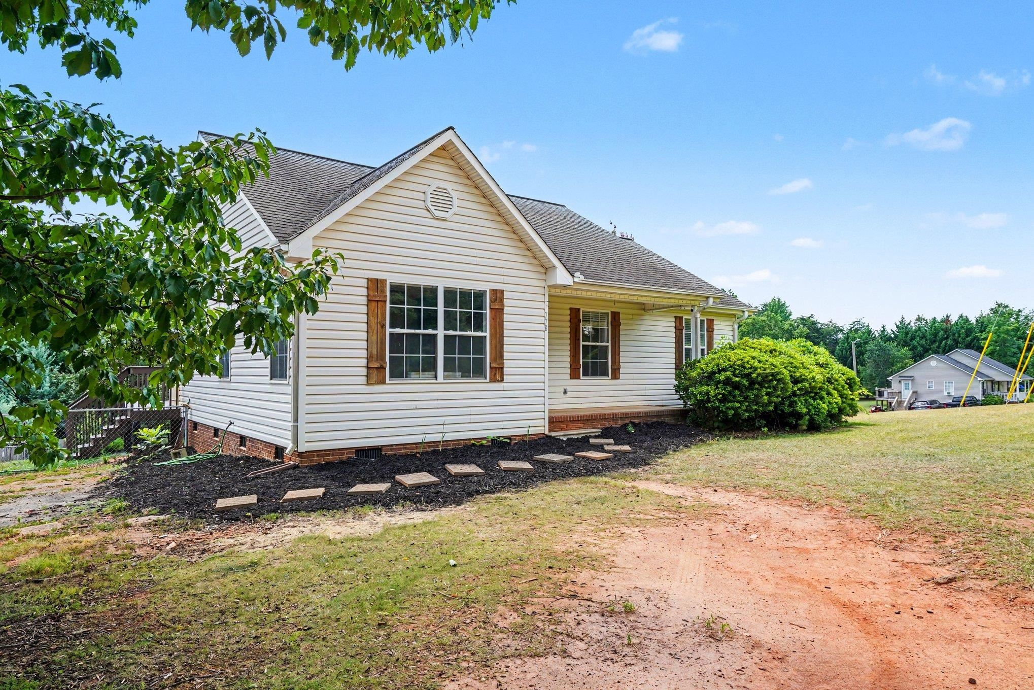 778 Windmill Hill Road Inman, SC 29349 - Photo 4 of 33