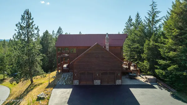 $1,949,000 | 8899 Coeur D'Alene Drive, Spirit Lake, ID 83869