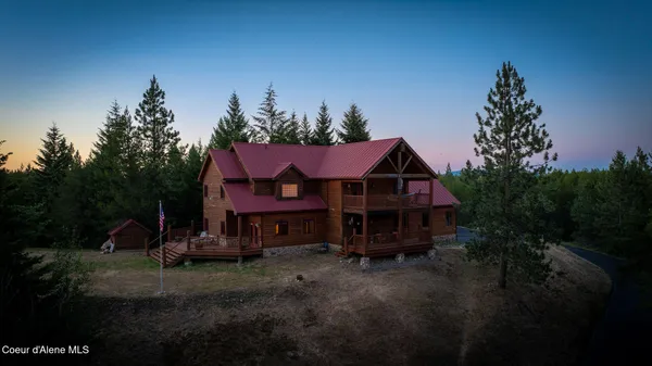 $1,949,000 | 8899 Coeur D'Alene Drive, Spirit Lake, ID 83869
