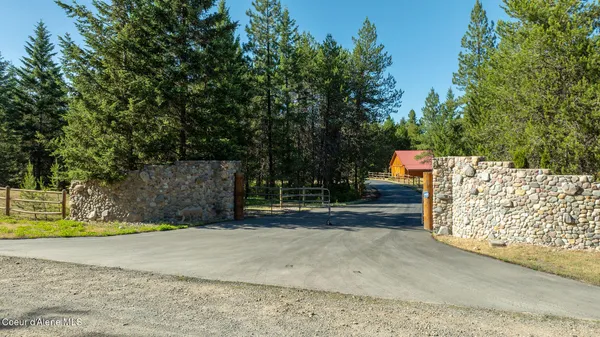 $1,949,000 | 8899 Coeur D'Alene Drive, Spirit Lake, ID 83869