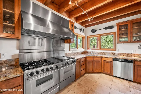 $1,949,000 | 8899 Coeur D'Alene Drive, Spirit Lake, ID 83869
