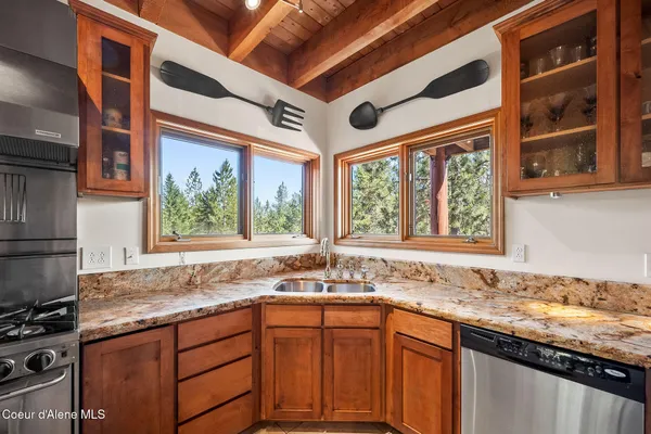 $1,949,000 | 8899 Coeur D'Alene Drive, Spirit Lake, ID 83869