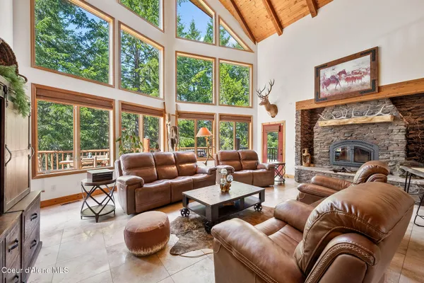 $1,949,000 | 8899 Coeur D'Alene Drive, Spirit Lake, ID 83869