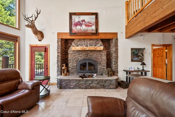 $1,949,000 | 8899 Coeur D'Alene Drive, Spirit Lake, ID 83869