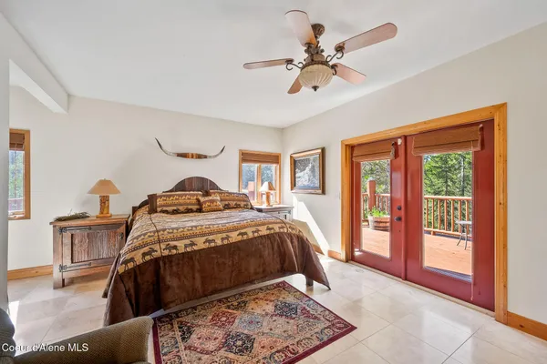$1,949,000 | 8899 Coeur D'Alene Drive, Spirit Lake, ID 83869