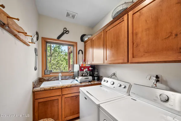 $1,949,000 | 8899 Coeur D'Alene Drive, Spirit Lake, ID 83869