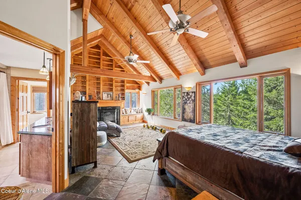 $1,949,000 | 8899 Coeur D'Alene Drive, Spirit Lake, ID 83869