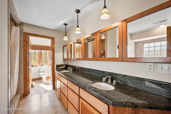 $1,949,000 | 8899 Coeur D'Alene Drive, Spirit Lake, ID 83869